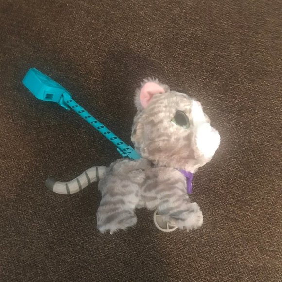 Fur real walks a lot cat working - Picture 5 of 5